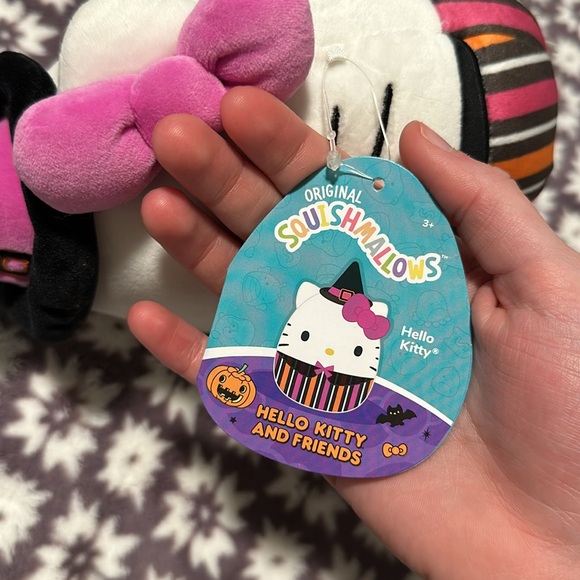 Hello Kitty Halloween Squishmallow - Picture 4 of 4